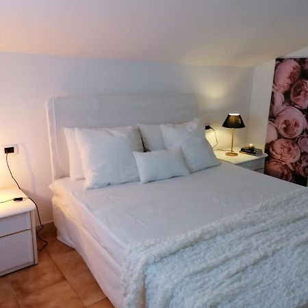 Bramante-12 Apartment เปสการา ภายนอก รูปภาพ